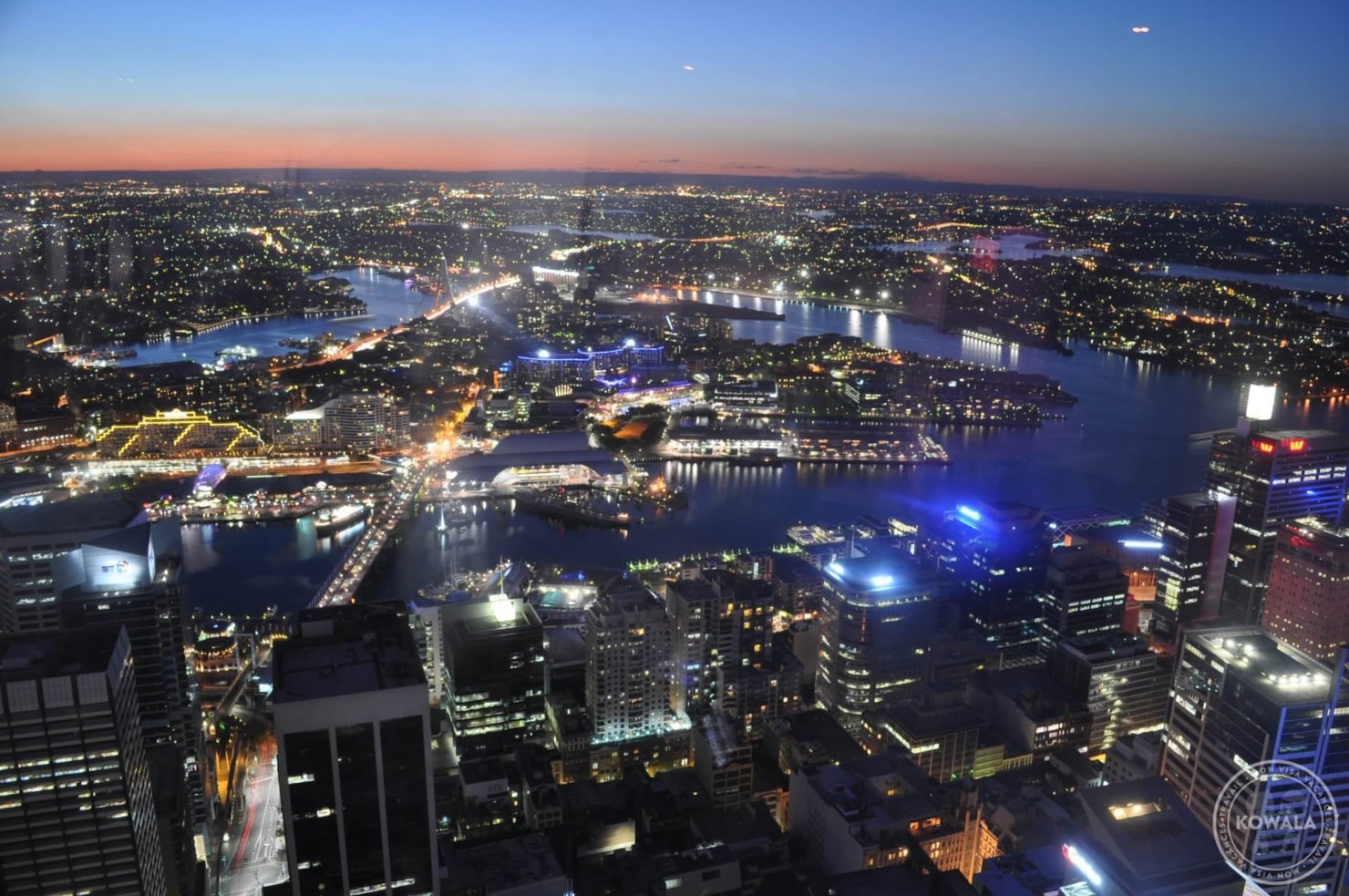 Vue Skytower Sydney de nuit