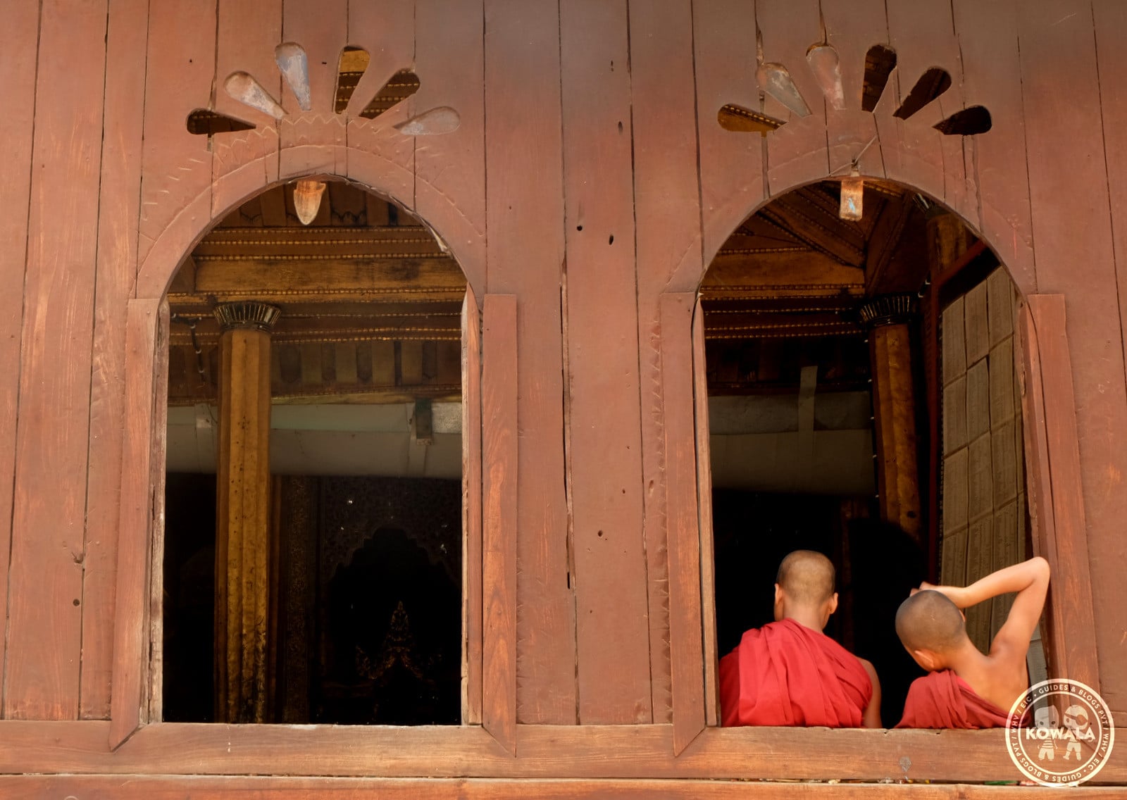 La prière des jeunes moines