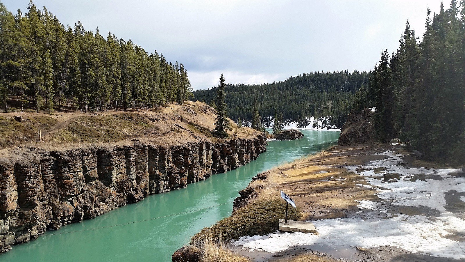 Canyon au Yukon eau turquoise
