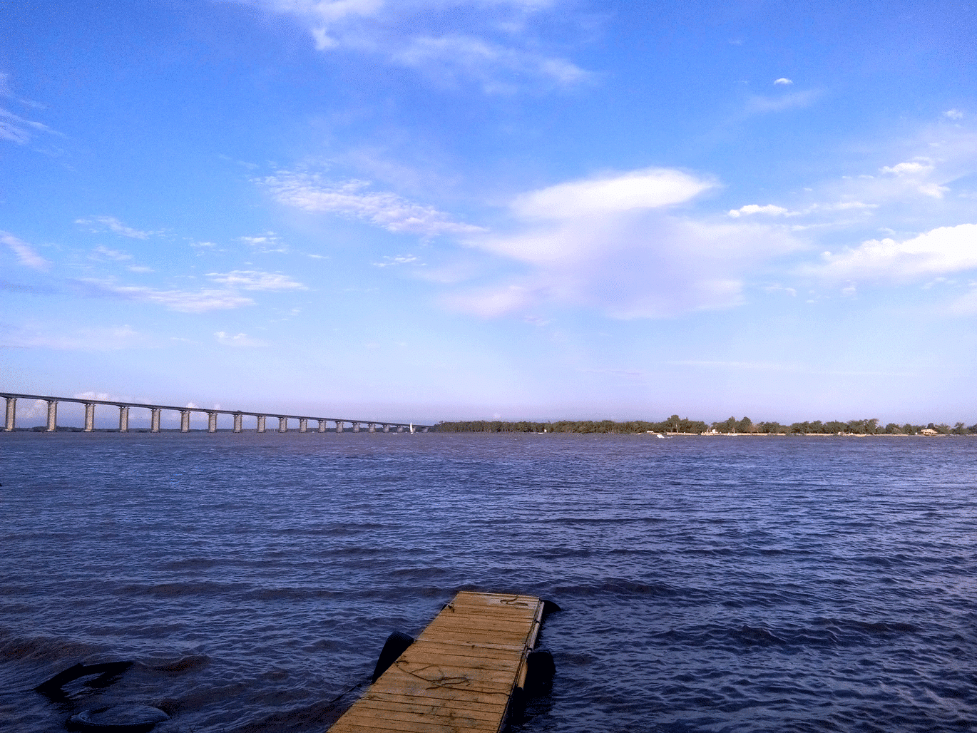 Sur le quai du fleuve Parana, à Rosario