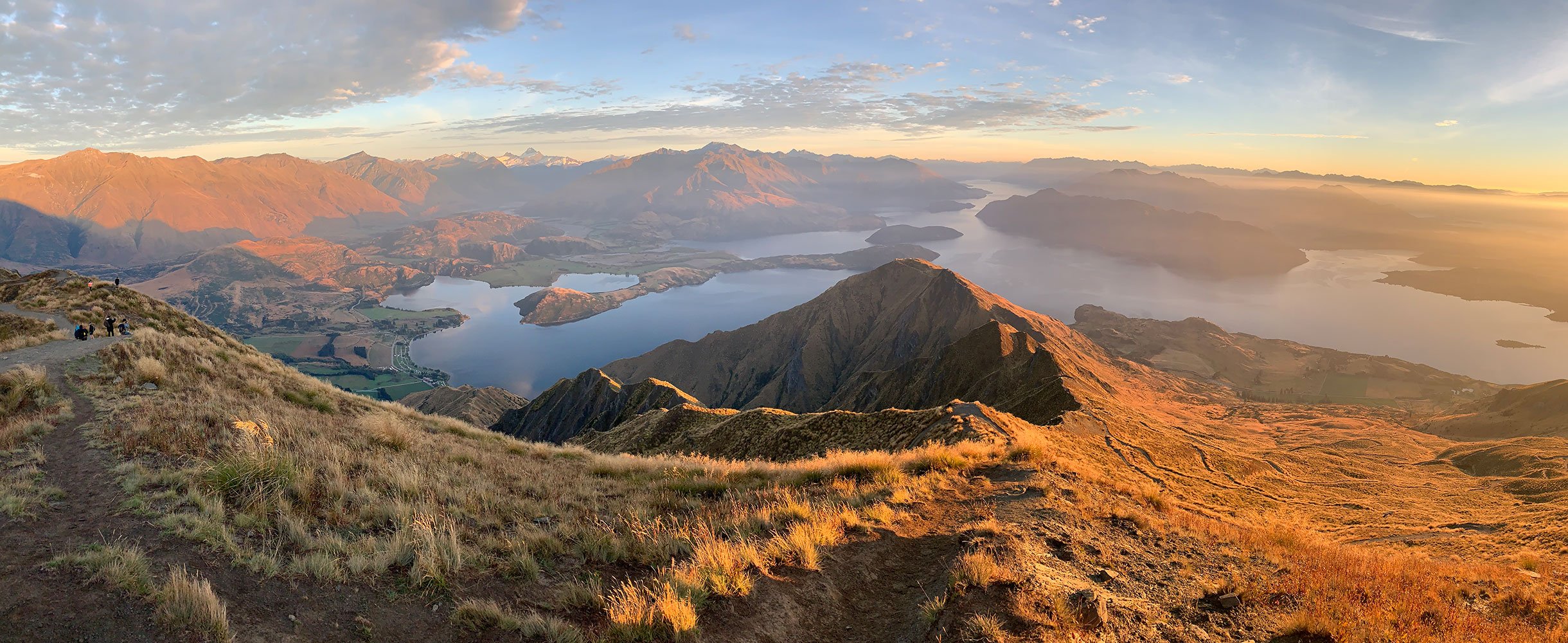 La vue depuis Roys peak, en couverture du guide PVT Nouvelle-Zélande